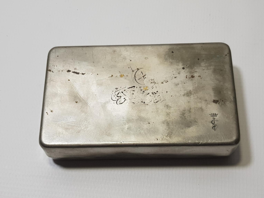 1. DÜNYA SAVAŞI DÖNEMİ YÜKSEK KONDİSYONDA ÇOK NADİR OSMANLICA ÜSTUNÇU ASKERİYE YAZILI ENJEKTÖR KUTUSU