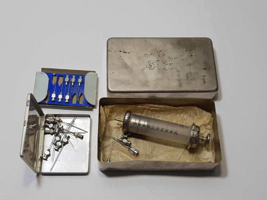 1. DÜNYA SAVAŞI DÖNEMİ YÜKSEK KONDİSYONDA ÇOK NADİR OSMANLICA ÜSTUNÇU ASKERİYE YAZILI ENJEKTÖR KUTUSU