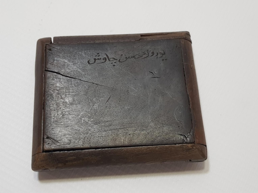 OSMANLI DEVLET ARMALI VE OSMANLICA YAZILI ESARET İŞİ AHŞAP TABAKA