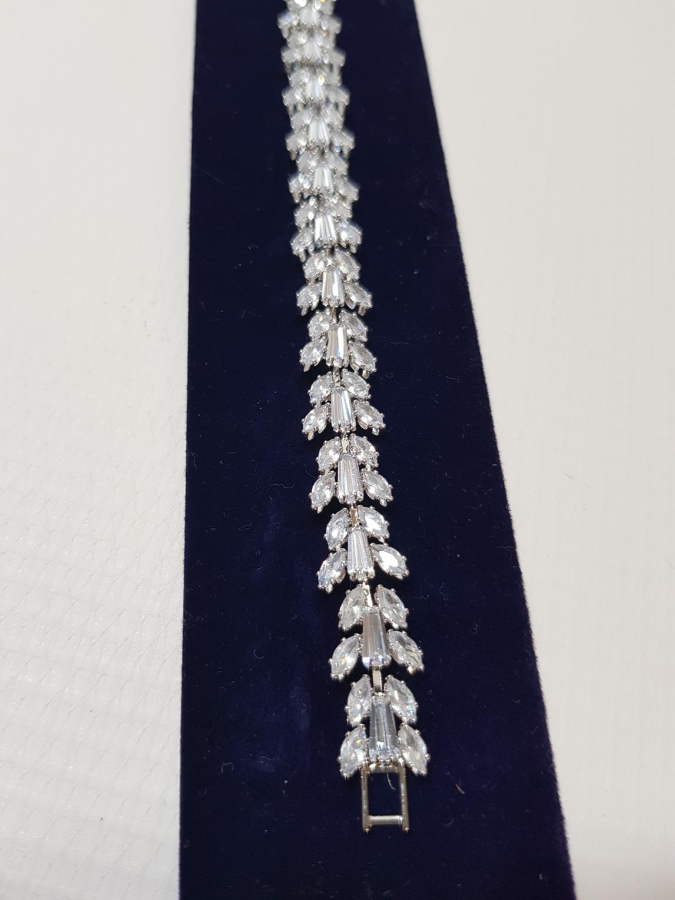 ZİRKON TAŞLI BİJUTERİ BİLEKLİK