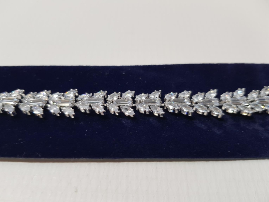 ZİRKON TAŞLI BİJUTERİ BİLEKLİK