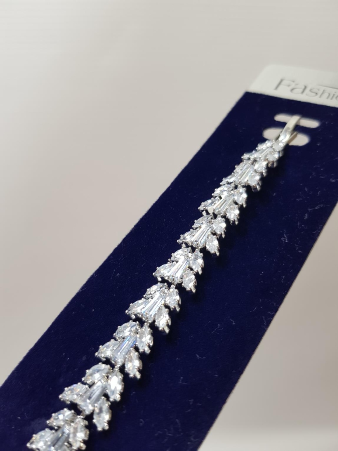 ZİRKON TAŞLI BİJUTERİ BİLEKLİK