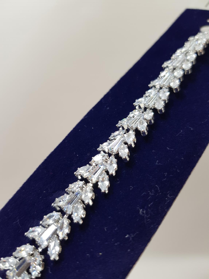 ZİRKON TAŞLI BİJUTERİ BİLEKLİK