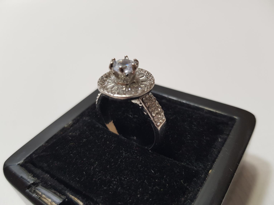 ZİRKON TAŞLI BİJUTERİ YÜZÜK