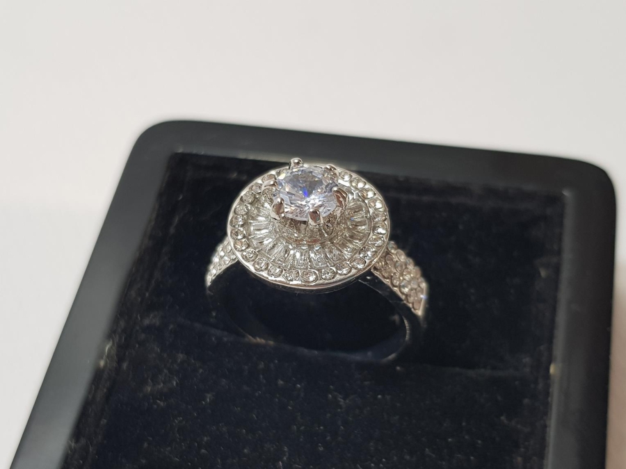 ZİRKON TAŞLI BİJUTERİ YÜZÜK