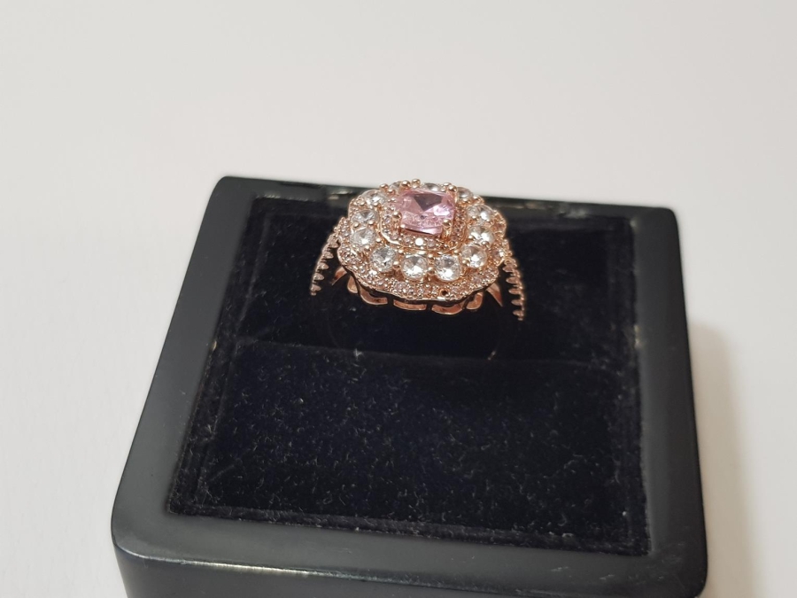 ZİRKON TAŞLARLA SÜSLÜ ALTIN KAPLAMA YÜZÜK