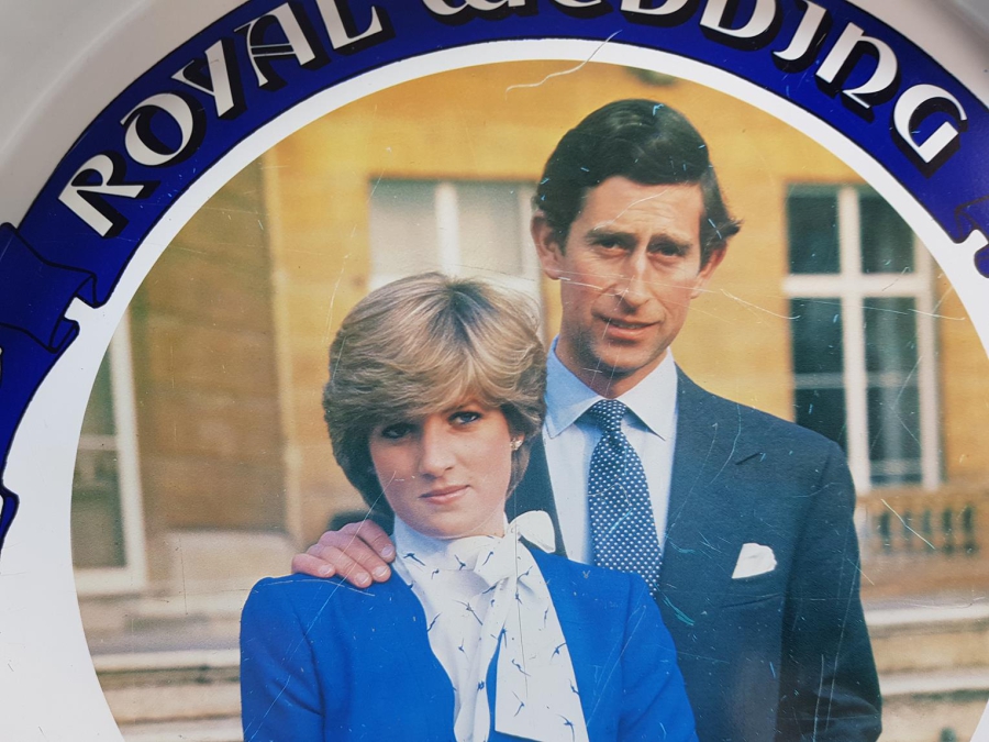 1981 PRENS CHARLES VE LEYDİ DİANA EVLİLİK HATIRASI KAHVE TEPSİSİ