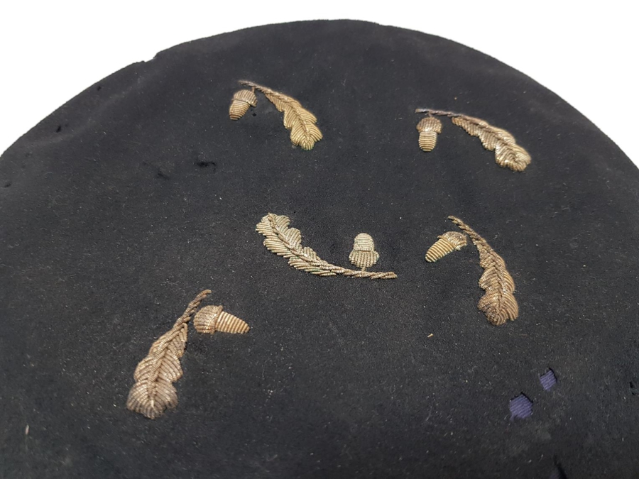 OSMANLI DÖNEMİ ORİJİNAL KUTUSUNDA SIRMA İŞÇİLİKLİ ÖĞRENCİ ŞAPKALARI