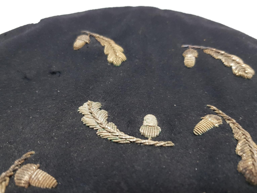 OSMANLI DÖNEMİ ORİJİNAL KUTUSUNDA SIRMA İŞÇİLİKLİ ÖĞRENCİ ŞAPKALARI