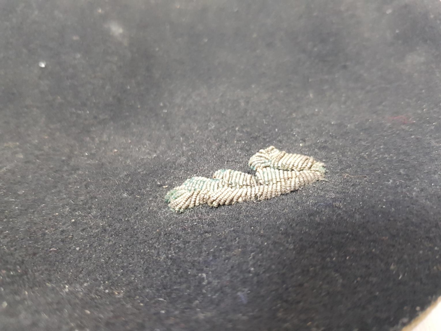 OSMANLI DÖNEMİ ORİJİNAL KUTUSUNDA SIRMA İŞÇİLİKLİ ÖĞRENCİ ŞAPKALARI