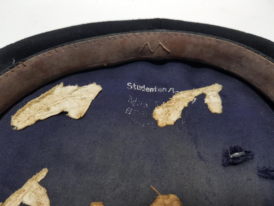 OSMANLI DÖNEMİ ORİJİNAL KUTUSUNDA SIRMA İŞÇİLİKLİ ÖĞRENCİ ŞAPKALARI