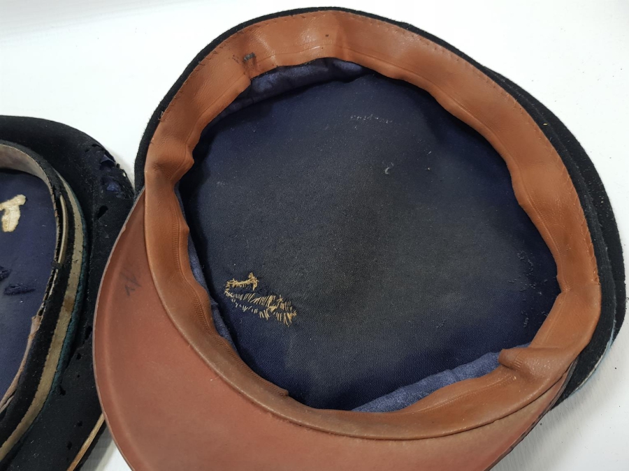 OSMANLI DÖNEMİ ORİJİNAL KUTUSUNDA SIRMA İŞÇİLİKLİ ÖĞRENCİ ŞAPKALARI