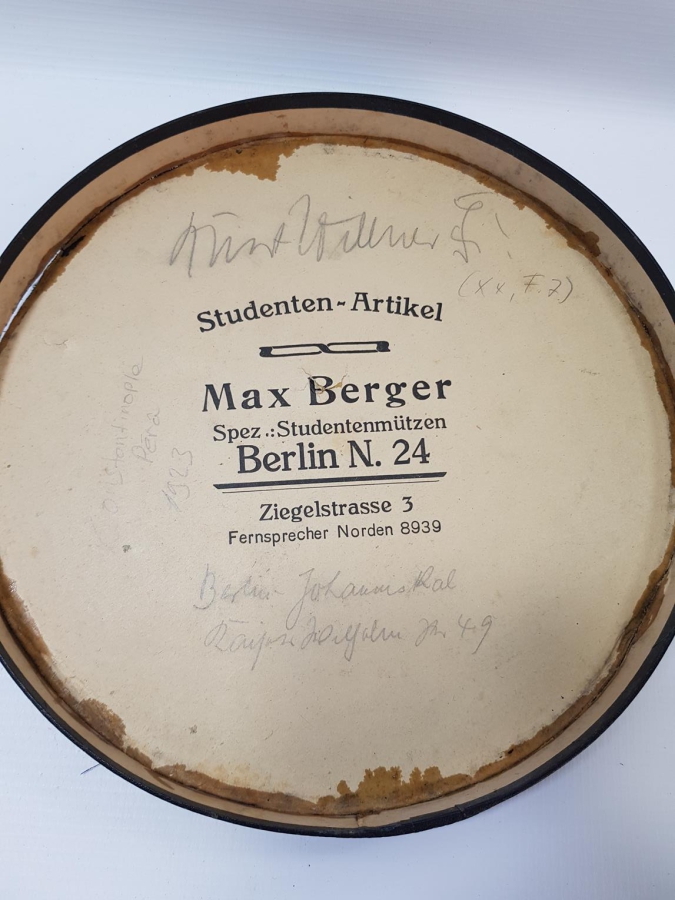 OSMANLI DÖNEMİ ORİJİNAL KUTUSUNDA SIRMA İŞÇİLİKLİ ÖĞRENCİ ŞAPKALARI