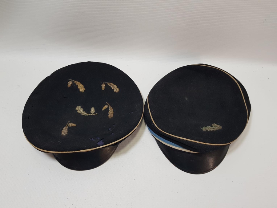 OSMANLI DÖNEMİ ORİJİNAL KUTUSUNDA SIRMA İŞÇİLİKLİ ÖĞRENCİ ŞAPKALARI