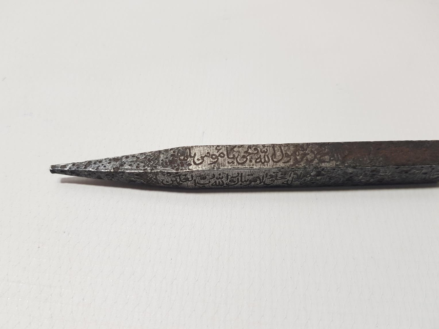 ÜZERİ KOMPLE YAZILI KABE ÇİVİSİ