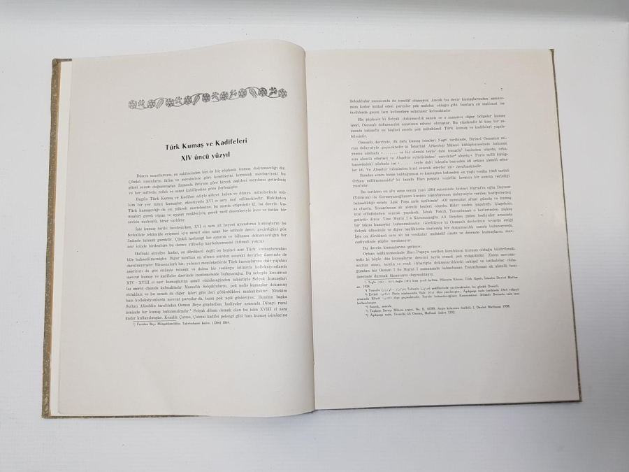 1946 TÜRK KUMAŞ VE KADİFELERİ KİTABI