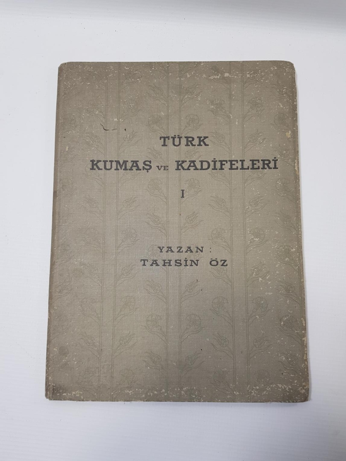 1946 TÜRK KUMAŞ VE KADİFELERİ KİTABI