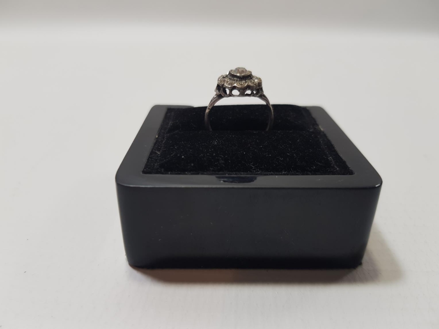 ZİRKON TAŞLI GÜL MODEL GÜMÜŞ YÜZÜK