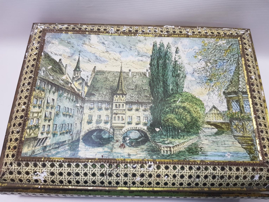 ANTİKA ALMAN BİSKÜVİ KUTUSU