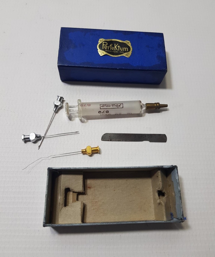 ORİJİNAL KUTUSUNDA ANTİKA ŞIRINGA