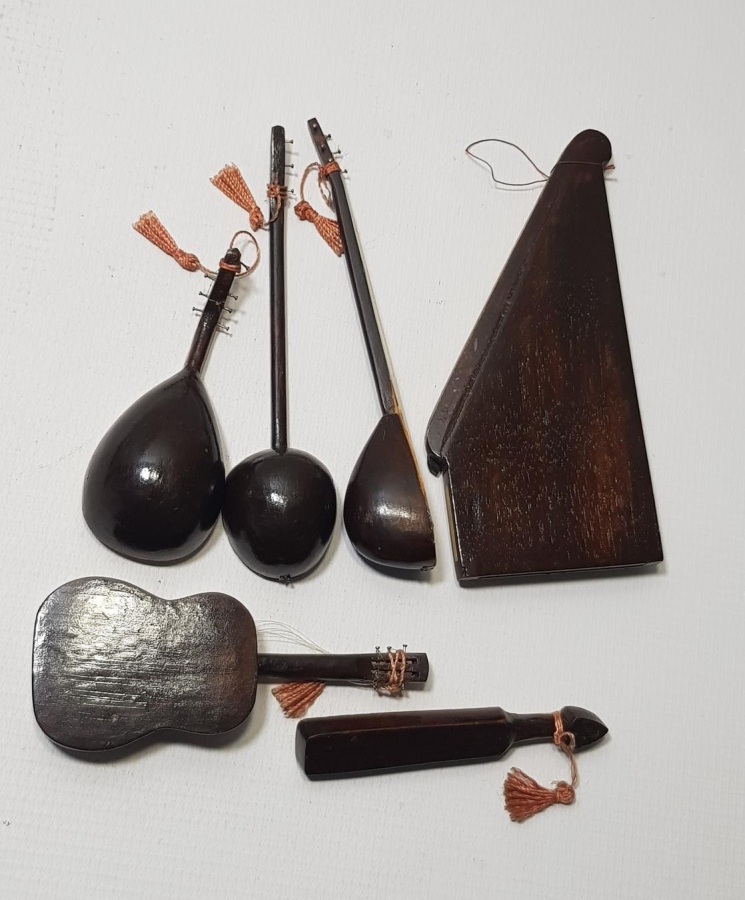 ANTİKA MİNYATÜR MÜZİK ALETLERİ SETİ