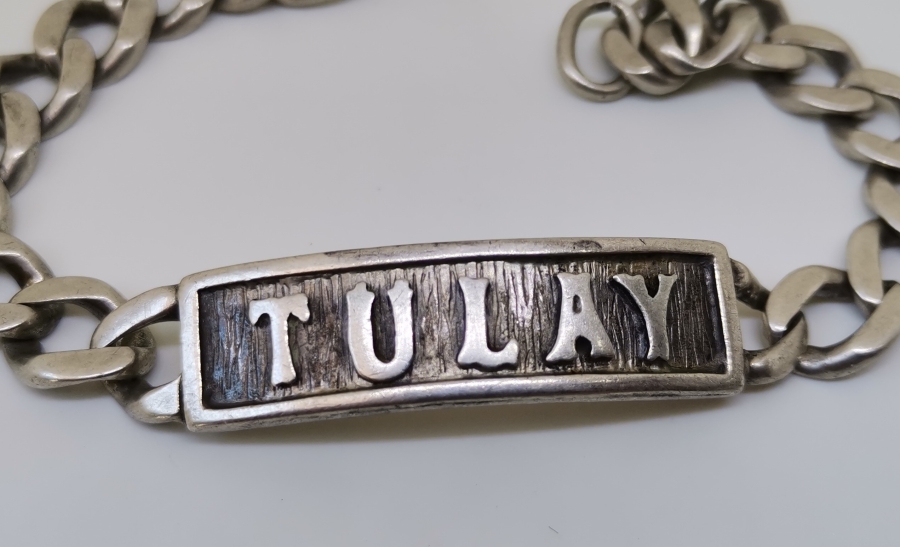 ÜZERİNDE İSİM YAZILI BÜYÜK BOY GÜMÜŞ BİLEKLİK