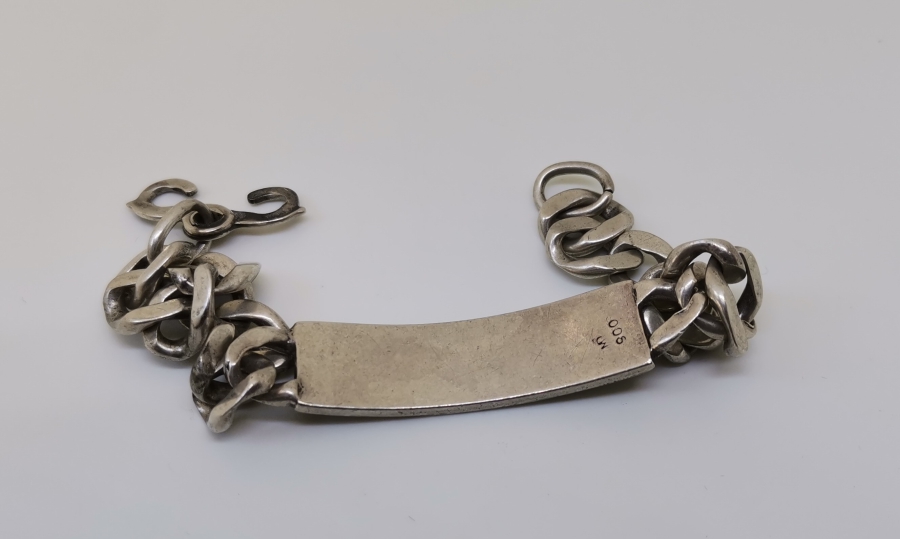 ÜZERİNDE İSİM YAZILI BÜYÜK BOY GÜMÜŞ BİLEKLİK