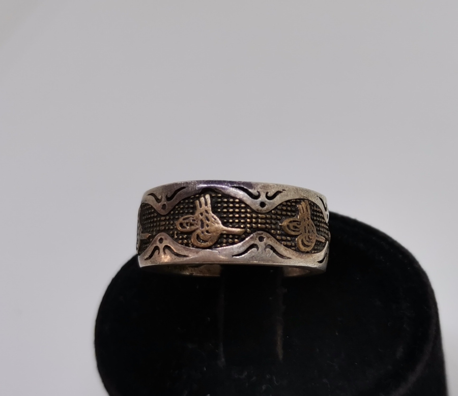 ÜZERİ TUĞRA FİGÜRLÜ GÜMÜŞ ALYANS YÜZÜK