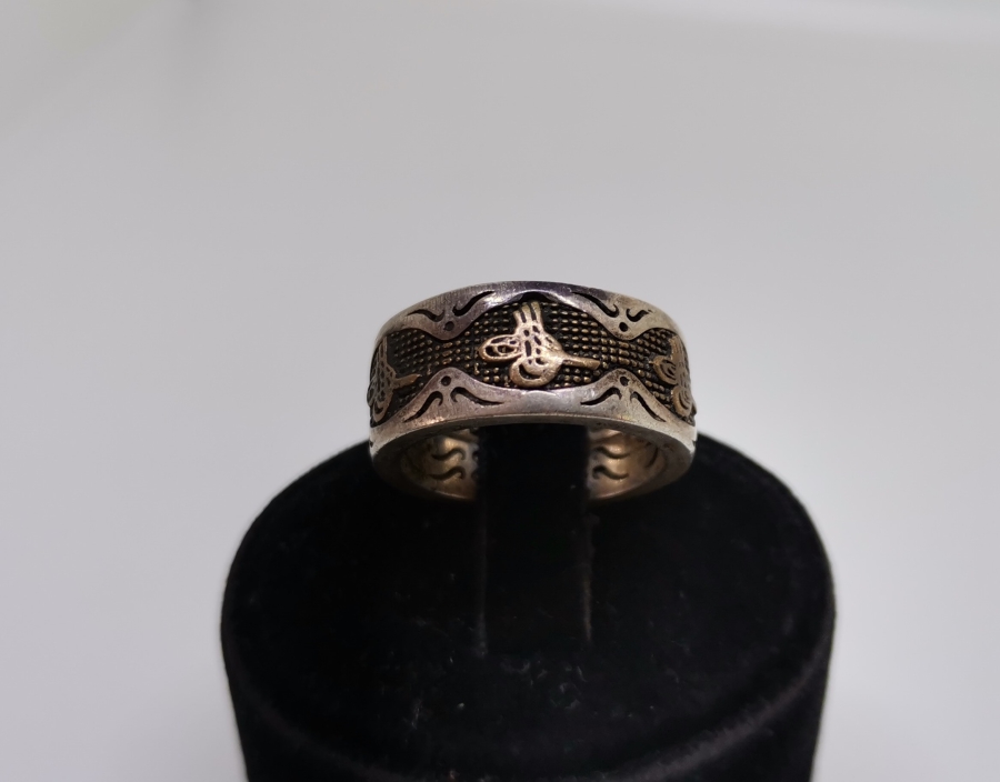 ÜZERİ TUĞRA FİGÜRLÜ GÜMÜŞ ALYANS YÜZÜK