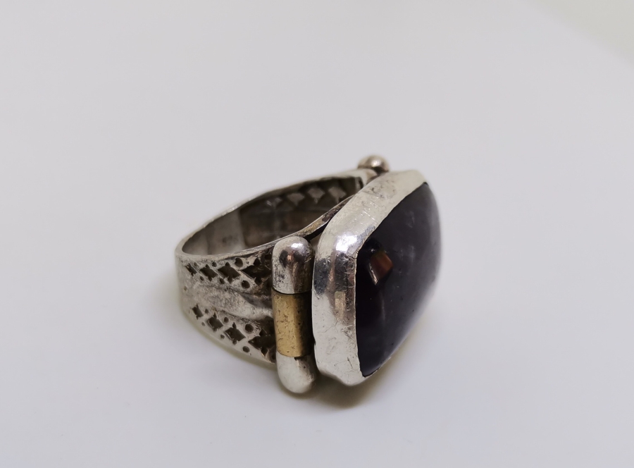 ÜZERİ DOĞAL TAŞLI ÖZEL YAPIM ANTİKA GÜMÜŞ YÜZÜK