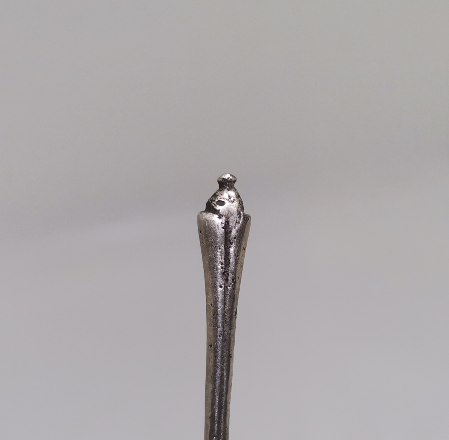 ÜST KISMI LALE FORMUNDA OSMANLI DÖNEMİ GÜMÜŞ İĞNE