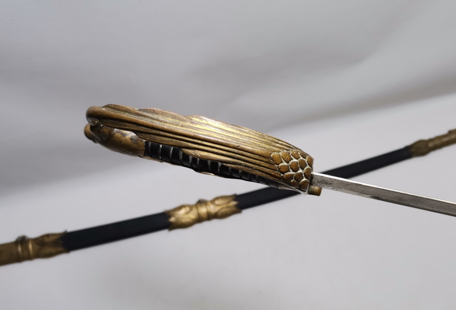 ANTİKA NADİR SAPI KARTAL BAŞI FORMUNDA HAVACI SUBAY KILICI