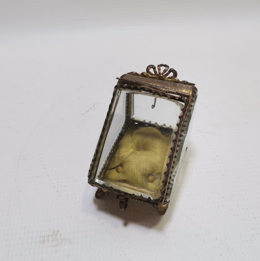 NADİR FORMDA OSMANLI DÖNEMİ CEP SAATİ TEŞHİR KUTUSU