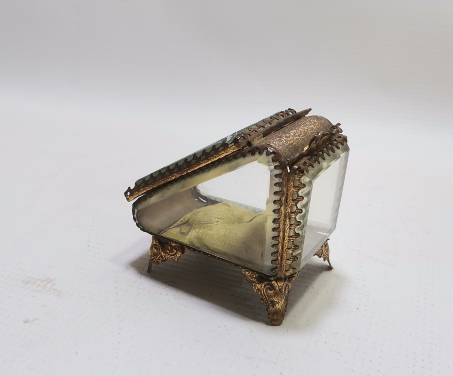 NADİR FORMDA OSMANLI DÖNEMİ CEP SAATİ TEŞHİR KUTUSU