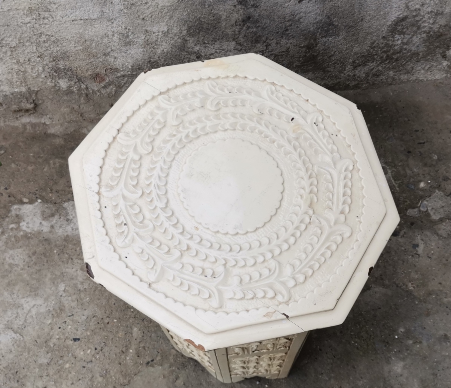 ÜZERİ EL OYMA İŞÇİLİKLİ AHŞAPTAN MAMUL BÜYÜK BOY OSMANLI DÖNEMİ SEHPA