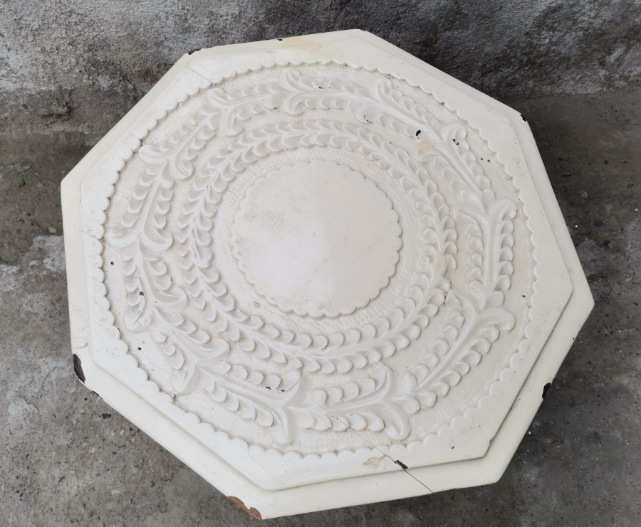 ÜZERİ EL OYMA İŞÇİLİKLİ AHŞAPTAN MAMUL BÜYÜK BOY OSMANLI DÖNEMİ SEHPA