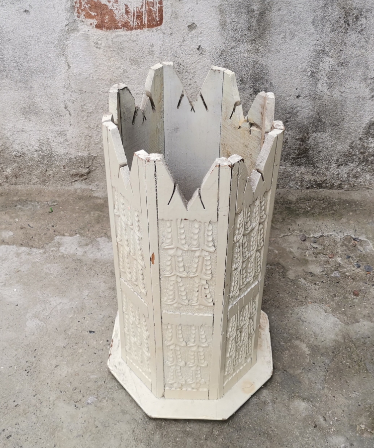 ÜZERİ EL OYMA İŞÇİLİKLİ AHŞAPTAN MAMUL BÜYÜK BOY OSMANLI DÖNEMİ SEHPA