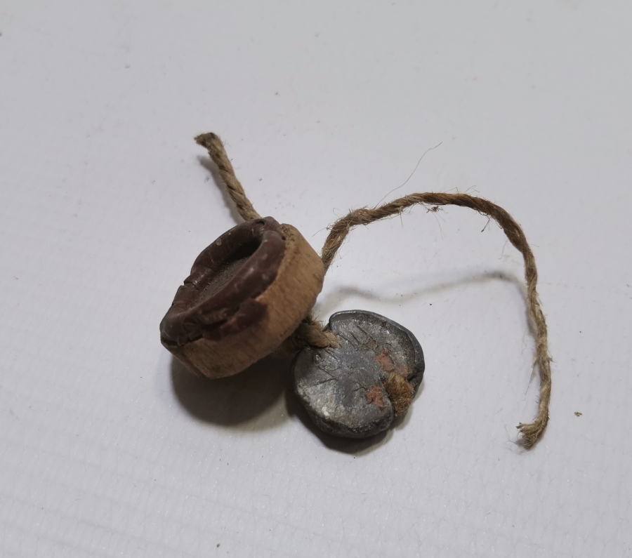 SOĞUK DAMGALI VE KURŞUN MÜHÜRLÜ OSMANLI DÖNEMİ NADİR POSTA ÇUVALI ETİKETİ