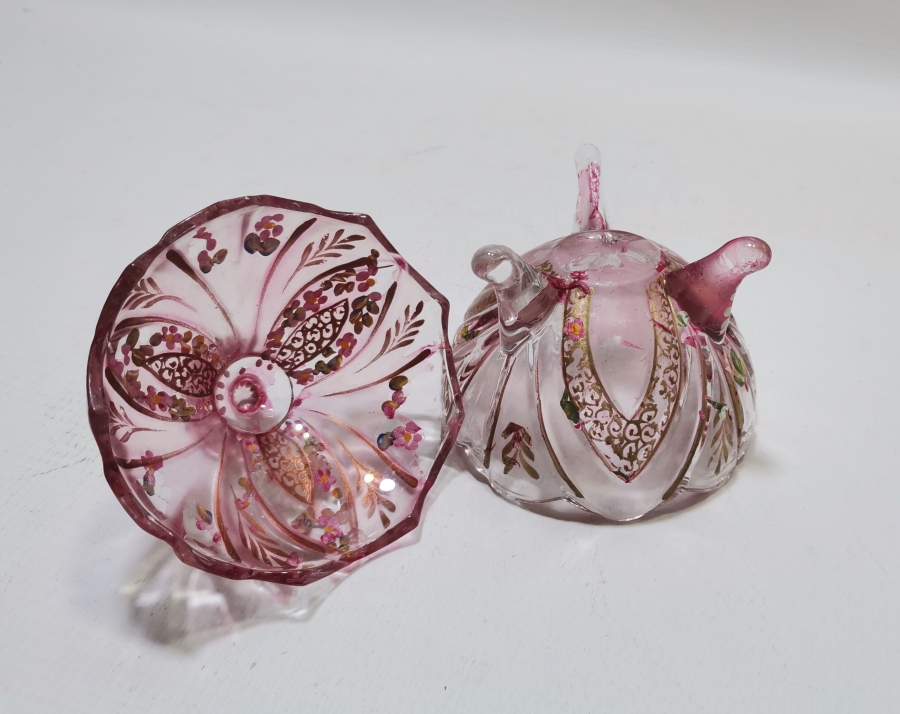 ÜZERİ ALTIN VARAKLI VE EL BOYAMA İŞÇİLİKLİ NADİR OSMANLI MACUNLUK