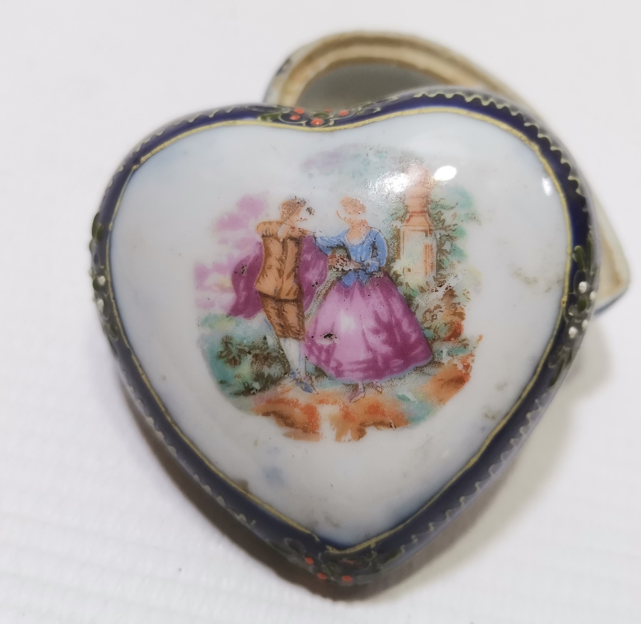 ÜZERİ MİNE İŞÇİLİKLİ NADİR FORMDA ANTİKA İNGİLİZ PORSELEN KAPAKLI MÜCEVHER KUTUSU