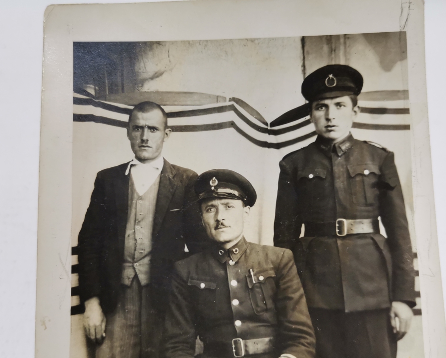 CUMHURİYET BAŞLARI ANTİKA SUBAY FOTOĞRAFI