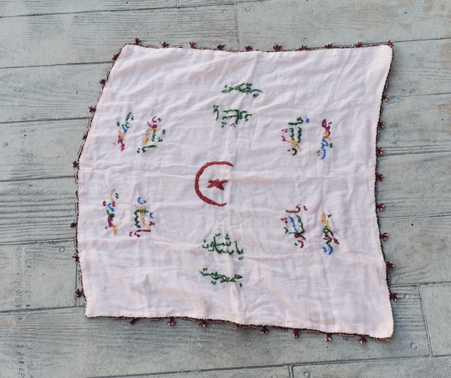 ÜZERİNDE OSMANLICA YAŞASIN CUMHURİYET YAZILI VE AY YILDIZLI EL İŞİ NADİR PANO