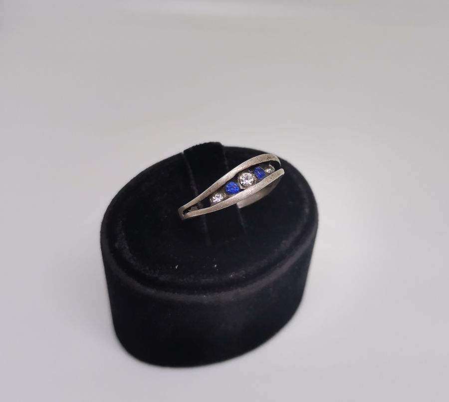 SAFİR VE MARGAZİT TAŞLI BEŞ TAŞ MODEL GÜMÜŞ YÜZÜK