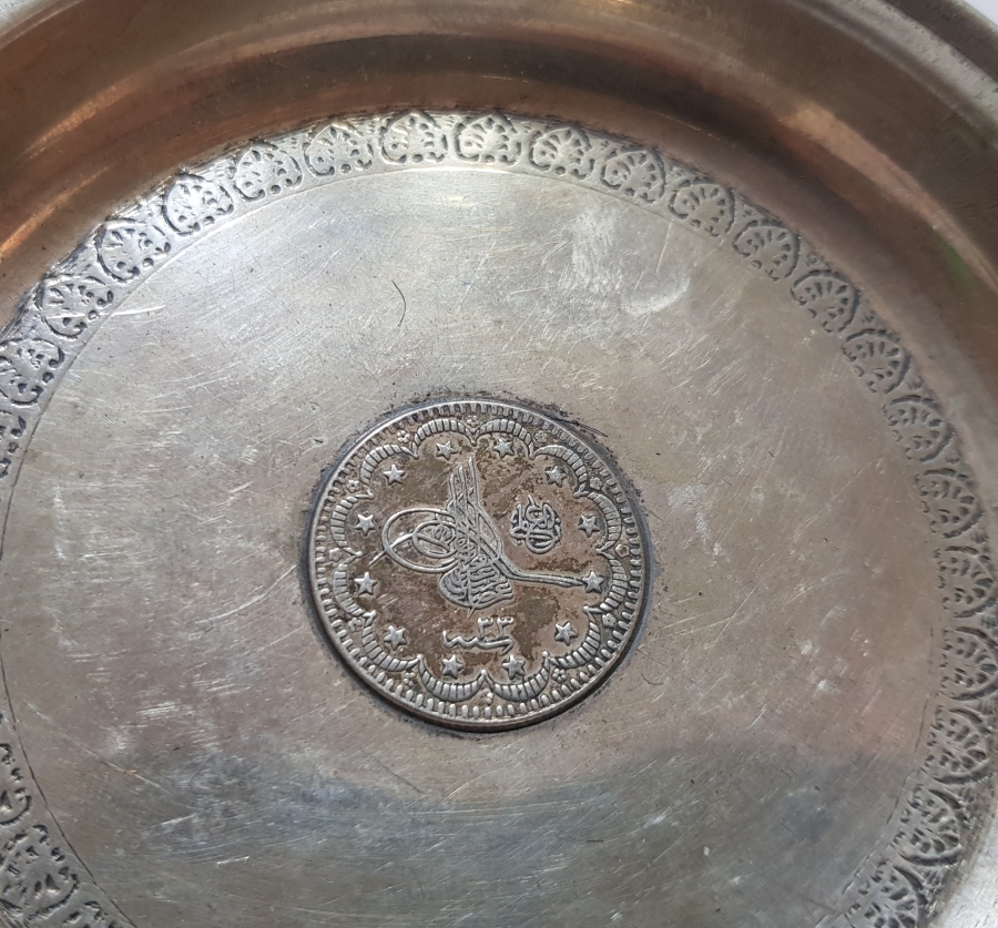 ORTASINDA OSMANLI GÜMÜŞ PARA BULUNAN ANTİKA GÜMÜŞ KINA TASI