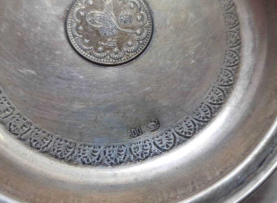 ORTASINDA OSMANLI GÜMÜŞ PARA BULUNAN ANTİKA GÜMÜŞ KINA TASI