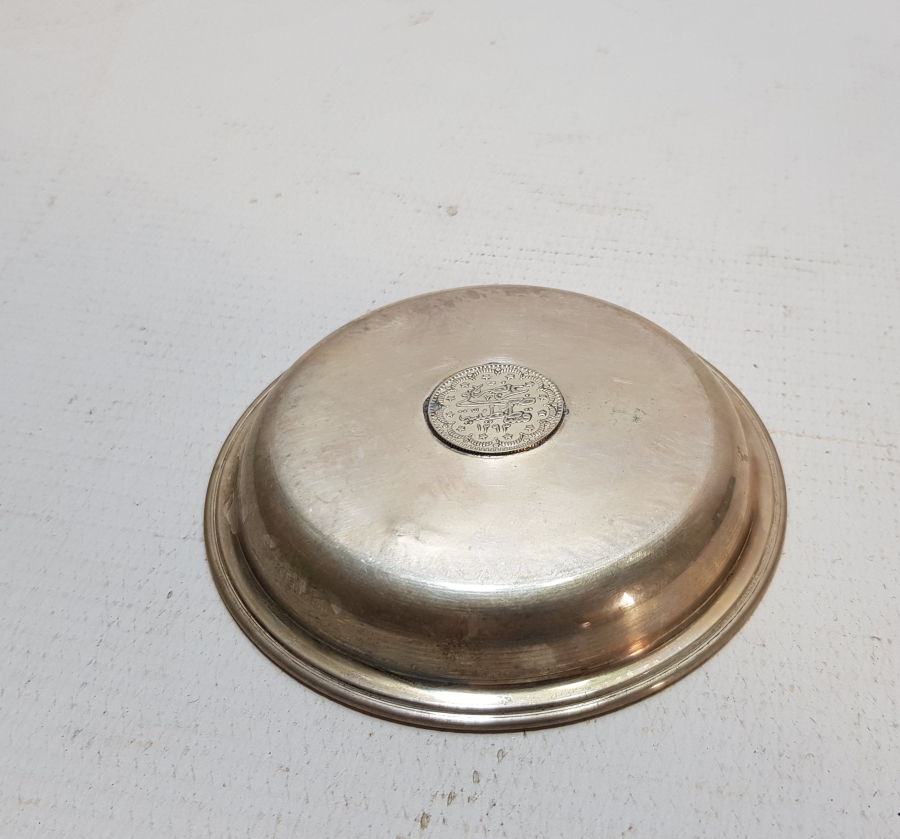 ORTASINDA OSMANLI GÜMÜŞ PARA BULUNAN ANTİKA GÜMÜŞ KINA TASI