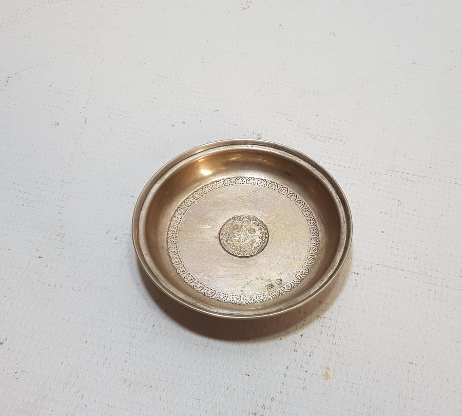 ORTASINDA OSMANLI GÜMÜŞ PARA BULUNAN ANTİKA GÜMÜŞ KINA TASI