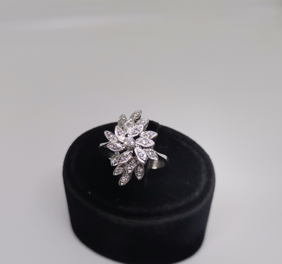 PIRLANTA TAŞLI SARMAŞIK MODELİ YÜZÜK