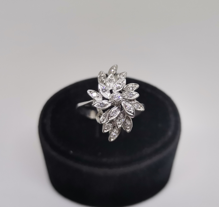 PIRLANTA TAŞLI SARMAŞIK MODELİ YÜZÜK