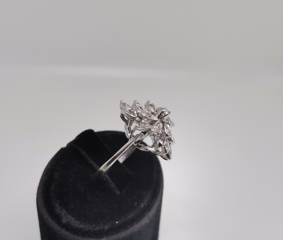 PIRLANTA TAŞLI SARMAŞIK MODELİ YÜZÜK